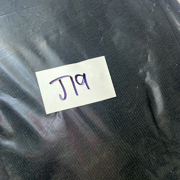 Adolfo sweater - Picture 8 of 8